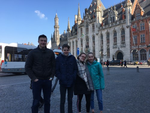 Sterke vertegenwoordiging van het Agnetencollege op het Vlaams kampioenschap zwemmen in Brugge