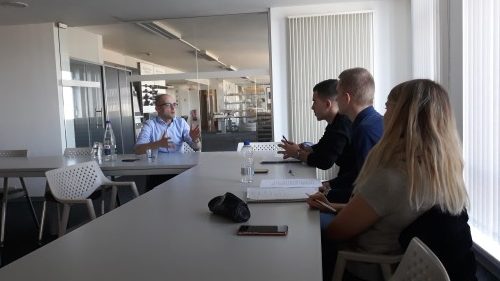 Leerlingen 6 economie verdedigen economisch onderzoek bij Mathieu Gijbels