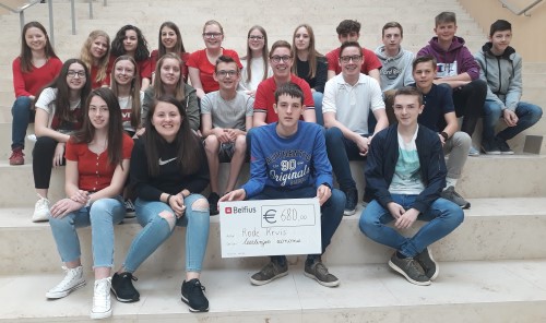 Met alle acties en de gift van Stad Peer samen schenken de leerlingen economie dit schooljaar 680,00 euro aan het Rode Kruis Vlaanderen!